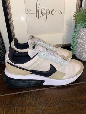 Nike Air Max Pre Day LX Mens Size 5.5 / Women’s Size 7 Light Bone / Black EUC